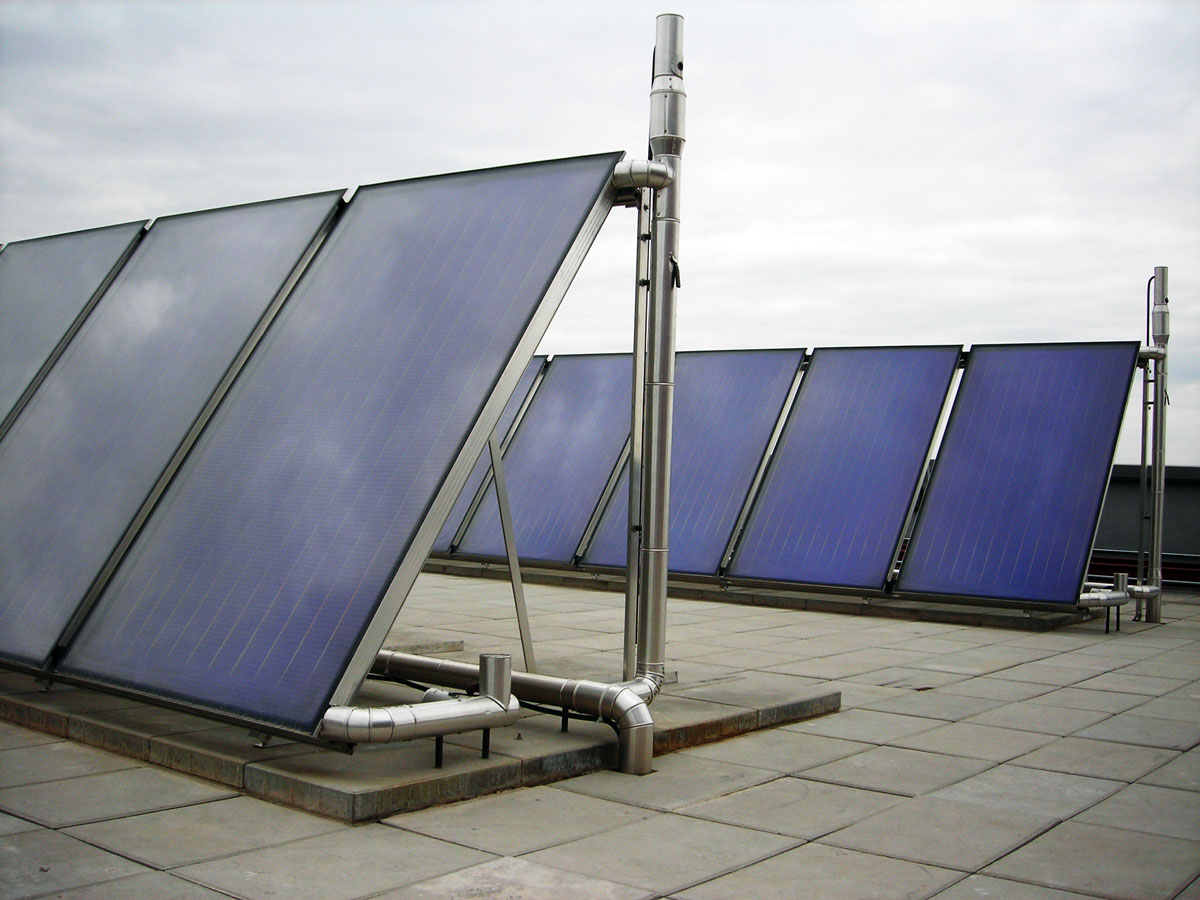 Instalación solar térmica en una comunidad de vecinos - Termicalia - Especialistas en mantenimientos de instalaciones de energía solar, térmicas y fotovoltaicas en la Comunidad de Madrid - 054